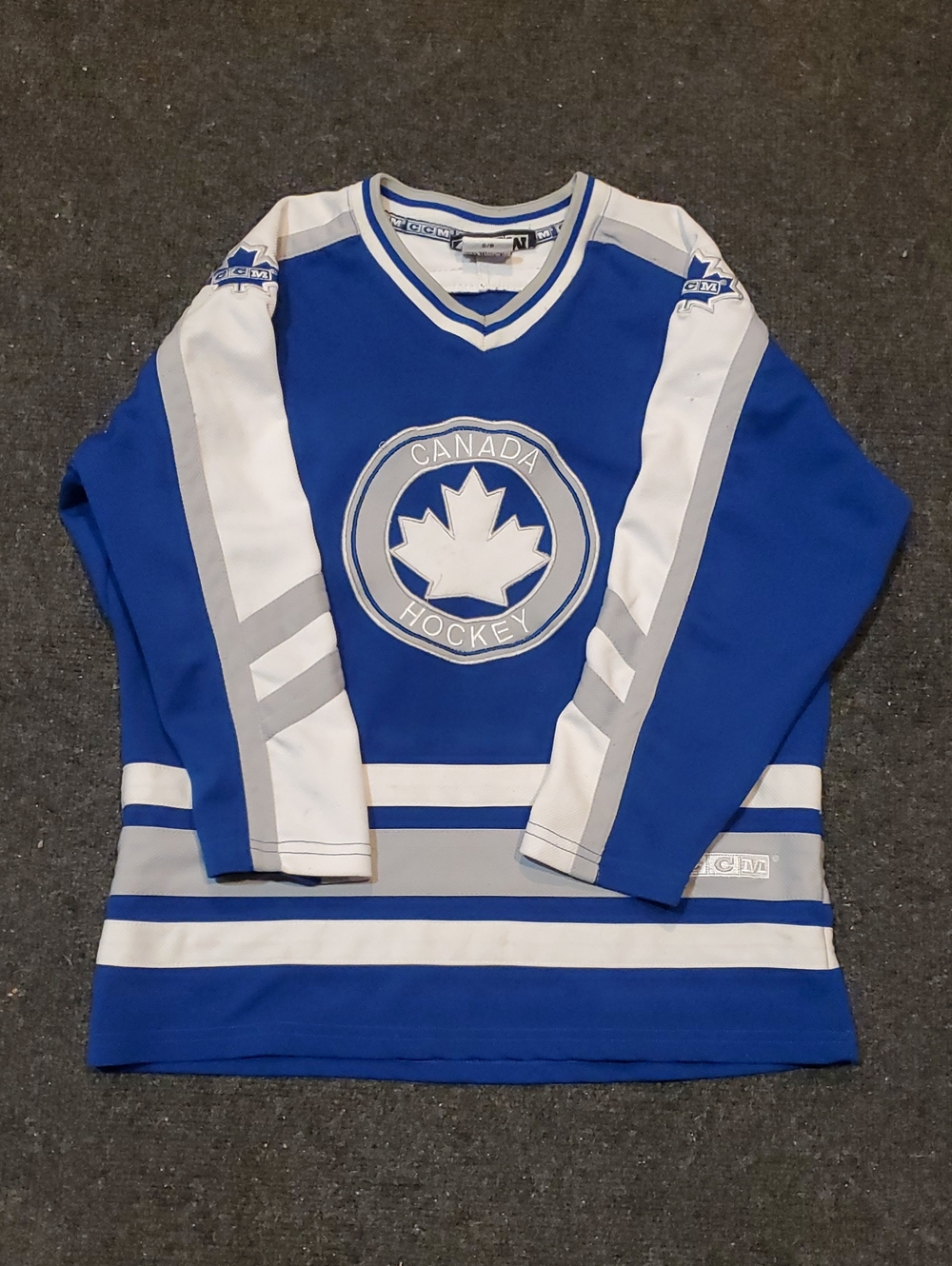 CCM Vintage Team Canada Hockey Jersey in Blue & White.... 🏒🍁